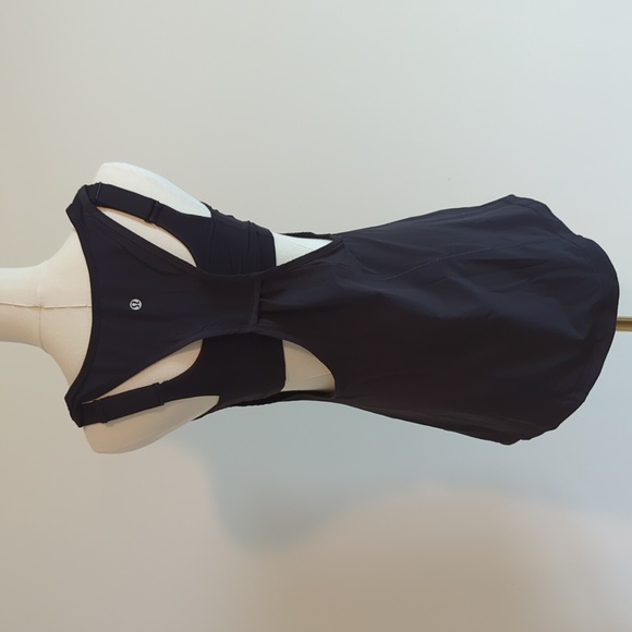 Lululemon size 6 black tank top with built-in sports bra adjustable straps - Picture 4 of 9